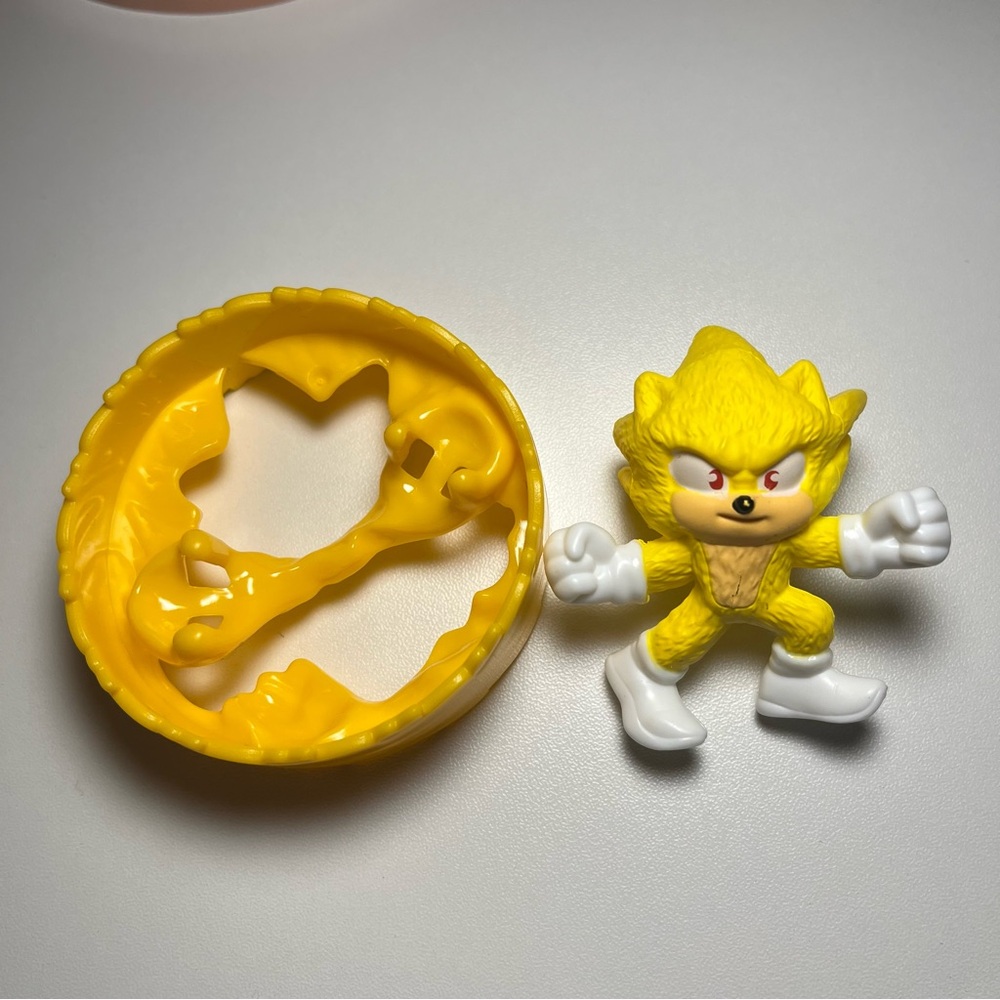❤️ Yellow Sonic Mcdonalds toy